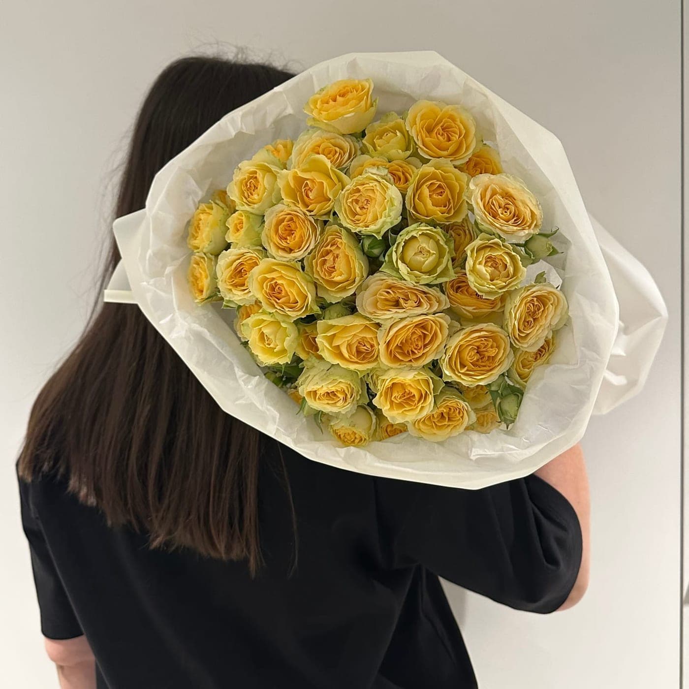 Букет из 9 кустовых солнечный роз